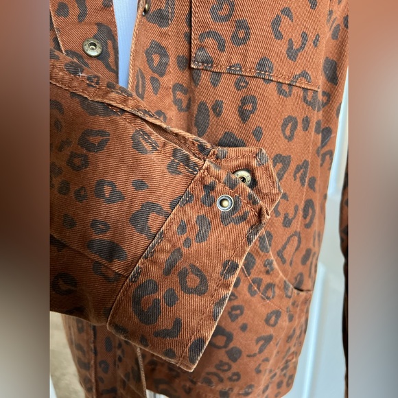 Universal Thread Leopard Print Chore Shacket - Picture 5 of 6